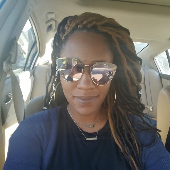 Meet your Posher, Amber - Picture 1 of 2